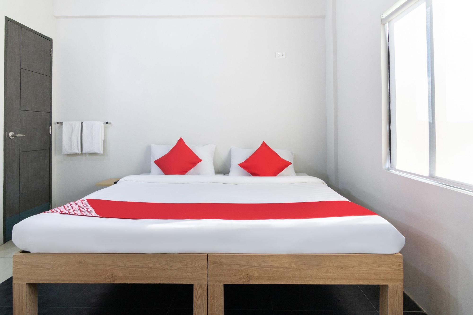 קואזון סיטי Oyo 136 Regal Residences מראה חיצוני תמונה