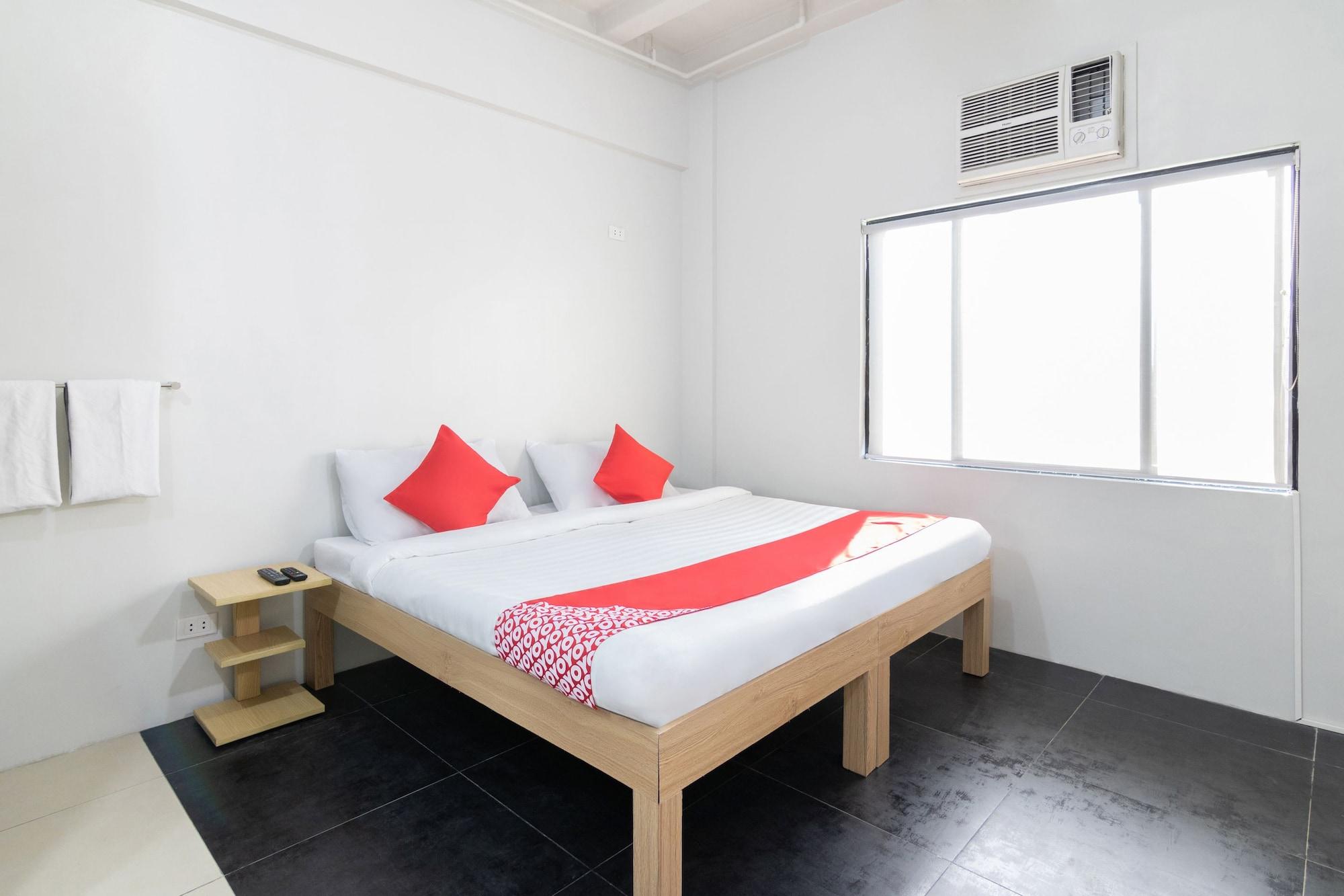 קואזון סיטי Oyo 136 Regal Residences מראה חיצוני תמונה