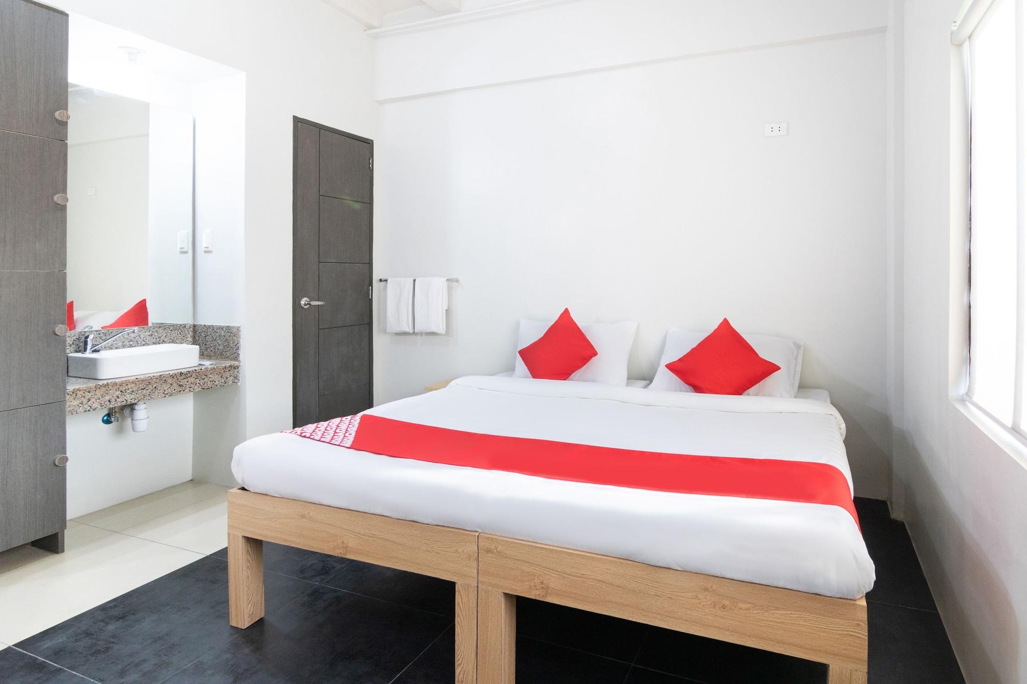 קואזון סיטי Oyo 136 Regal Residences מראה חיצוני תמונה