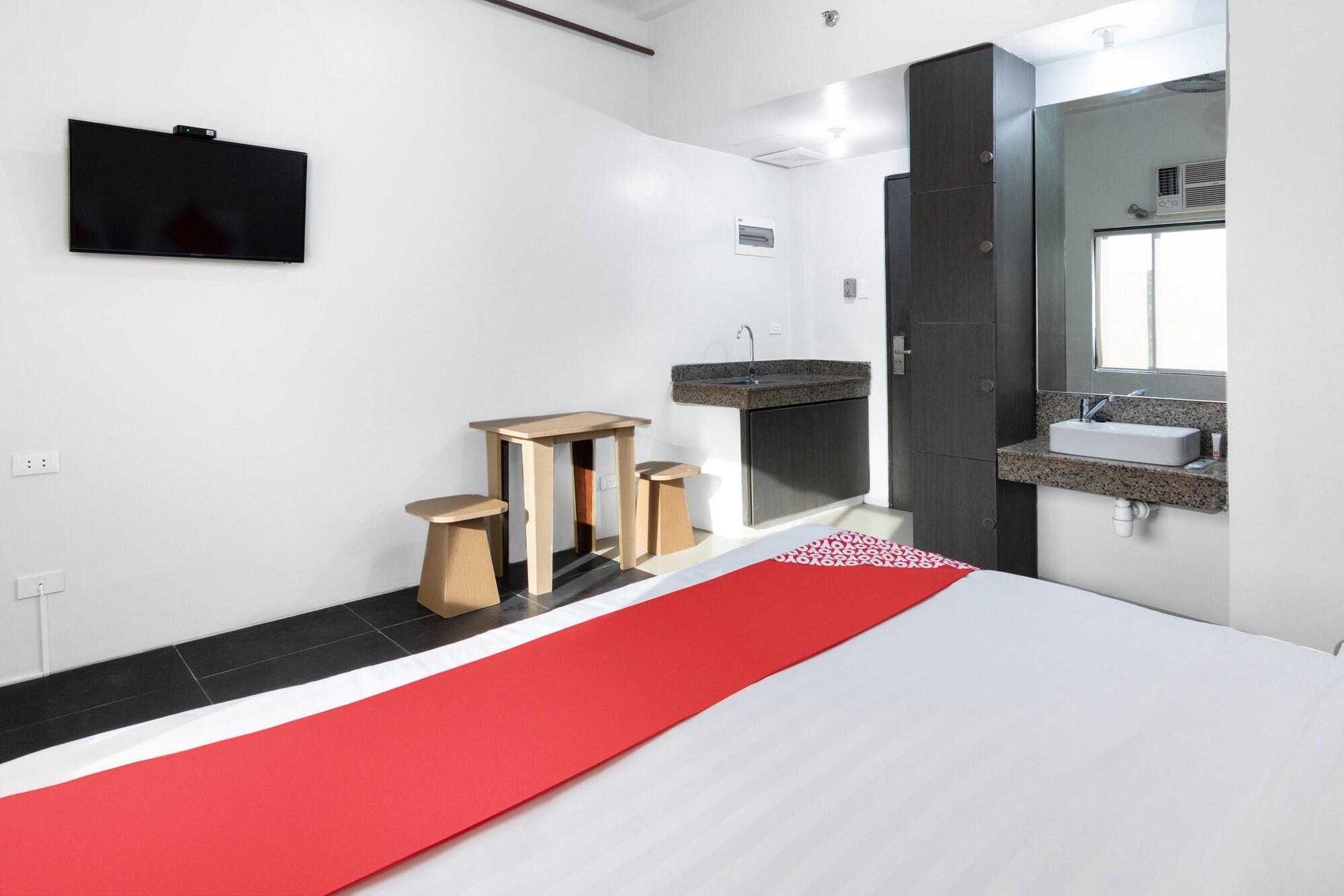 קואזון סיטי Oyo 136 Regal Residences מראה חיצוני תמונה