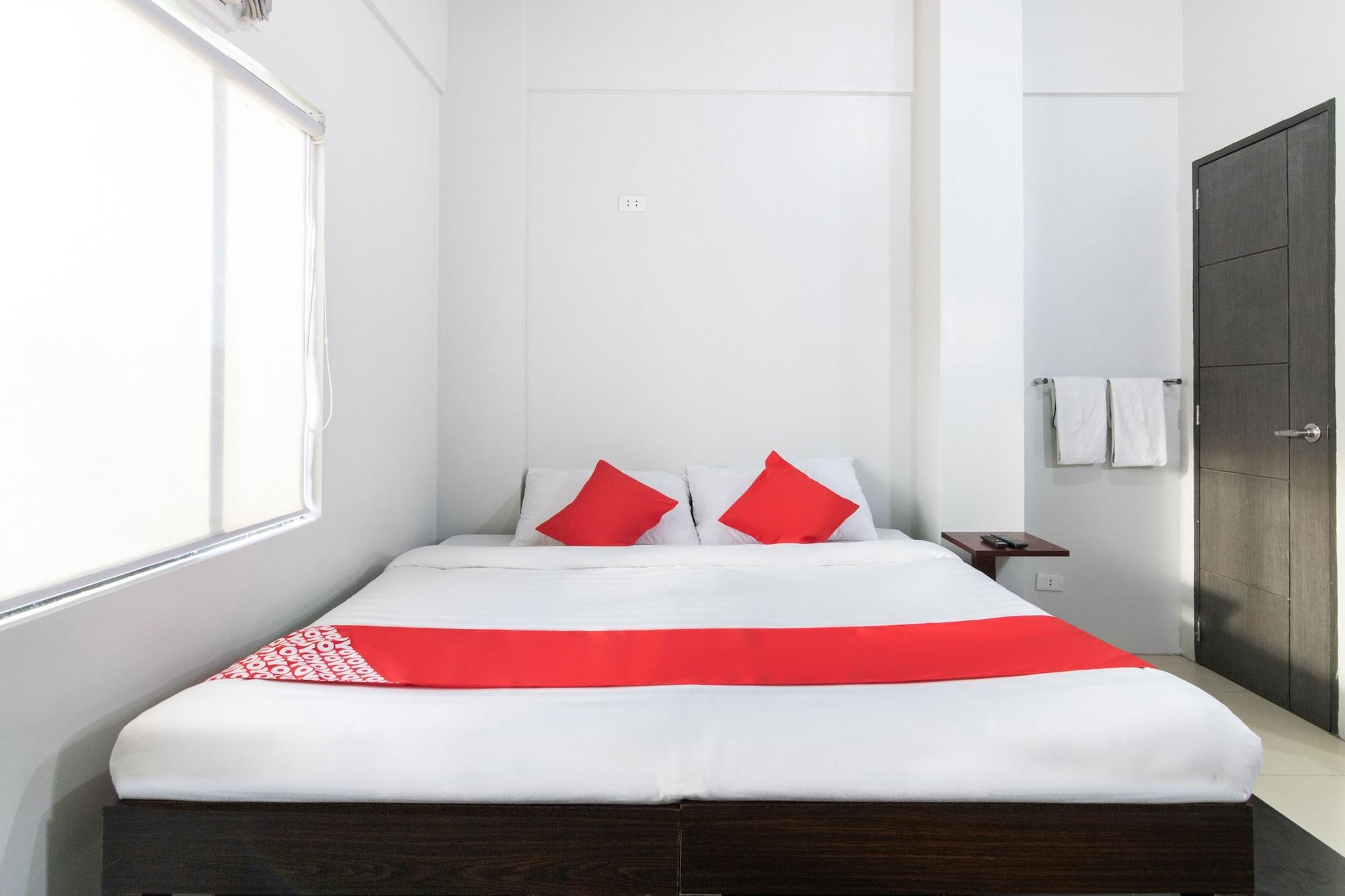 קואזון סיטי Oyo 136 Regal Residences מראה חיצוני תמונה