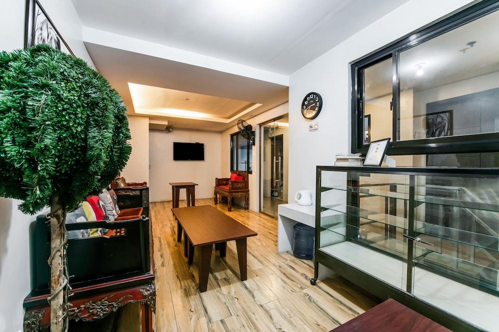 קואזון סיטי Oyo 136 Regal Residences מראה חיצוני תמונה