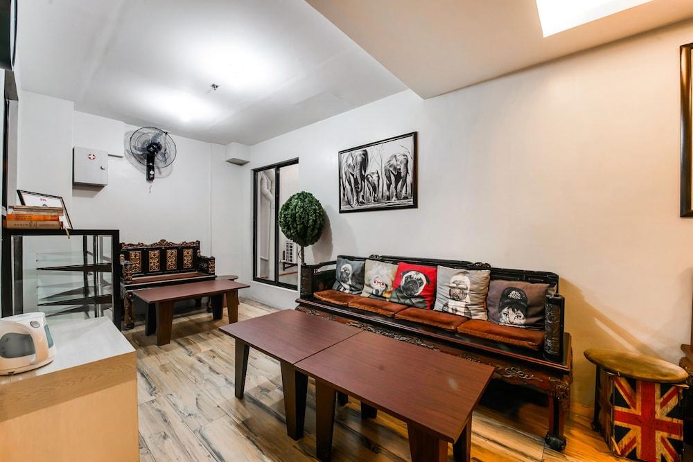 קואזון סיטי Oyo 136 Regal Residences מראה חיצוני תמונה