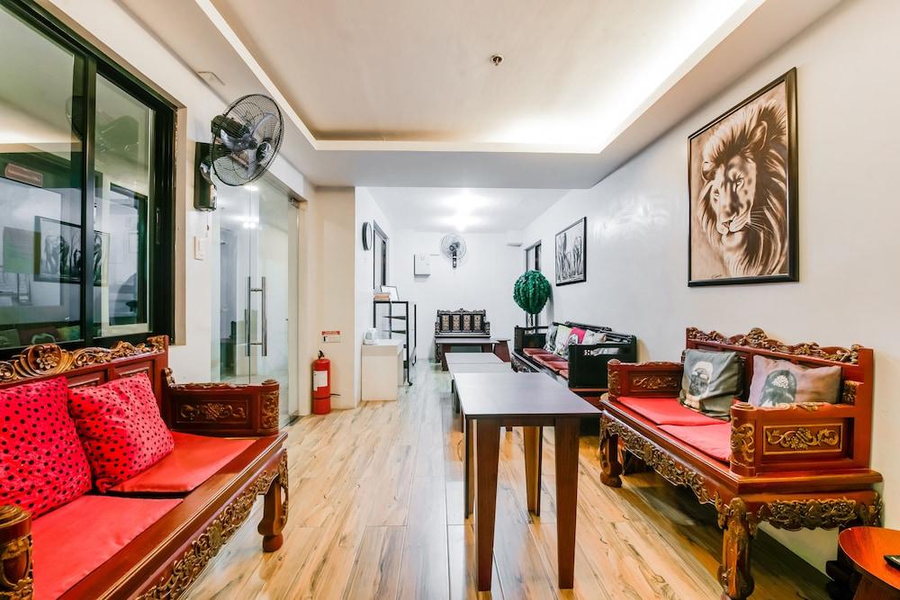 קואזון סיטי Oyo 136 Regal Residences מראה חיצוני תמונה