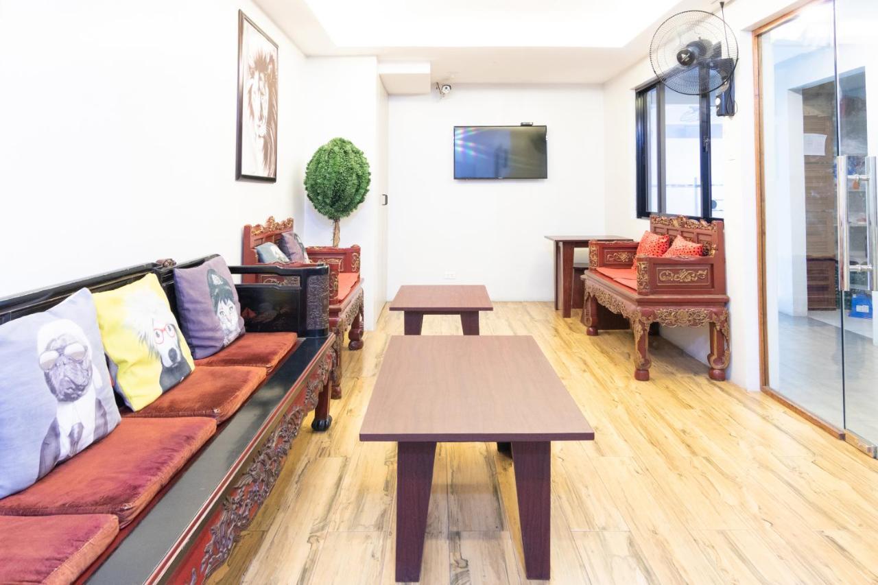 קואזון סיטי Oyo 136 Regal Residences מראה חיצוני תמונה