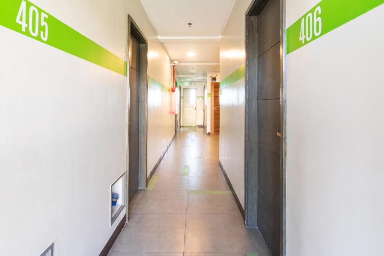קואזון סיטי Oyo 136 Regal Residences מראה חיצוני תמונה