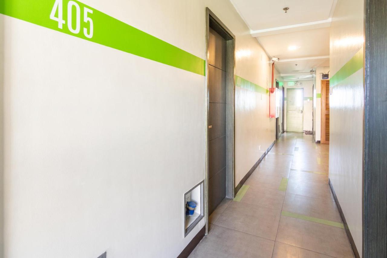 קואזון סיטי Oyo 136 Regal Residences מראה חיצוני תמונה